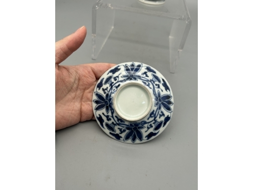 青花花卉纹盖碗