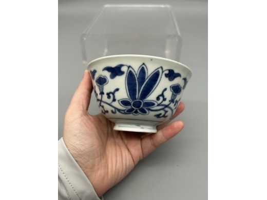 青花花卉纹盖碗