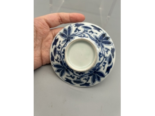 青花花卉纹盖碗
