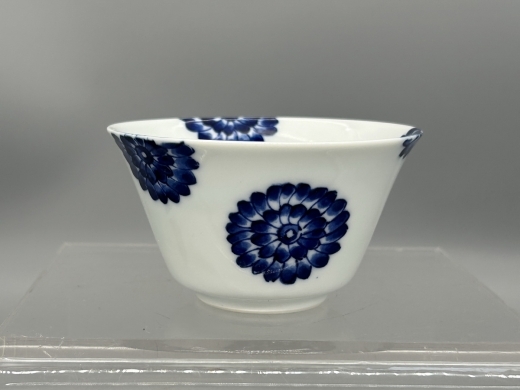 青花团菊纹茶盏