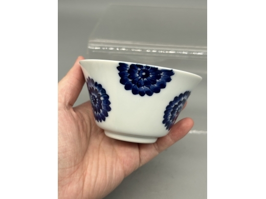 青花团菊纹茶盏