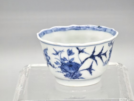 青花花卉花口杯