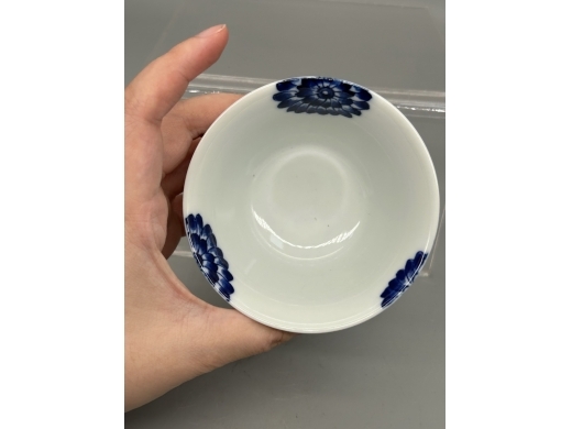 青花团菊纹茶盏