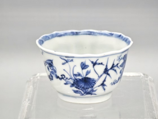 青花花卉花口杯