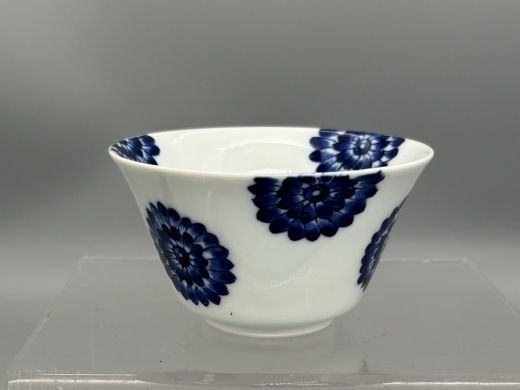 青花团菊纹茶盏