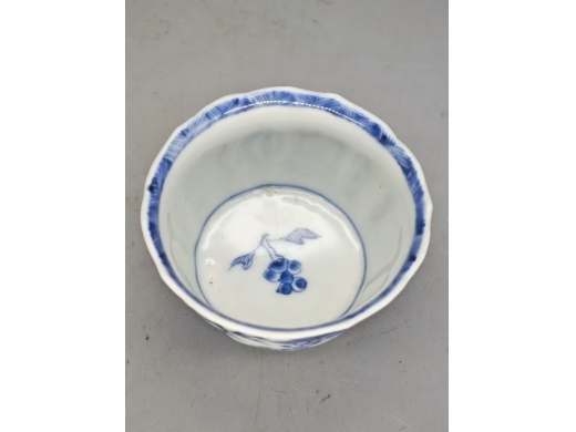 青花花卉花口杯