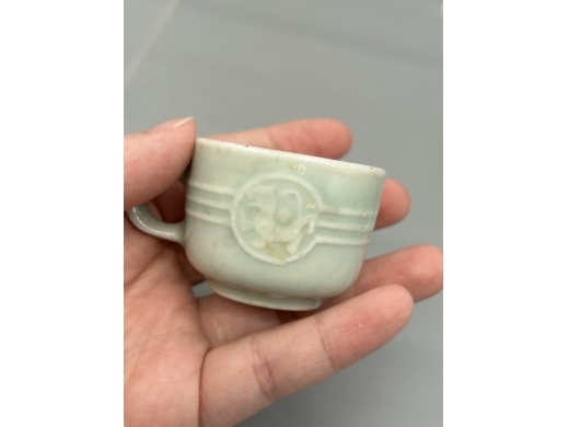 豆青釉小把杯