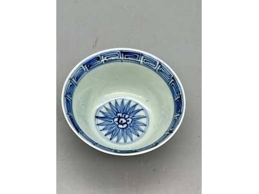 青花淡描三果纹茶盏