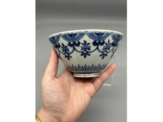 青花花蝶璎珞纹斗笠茶盏