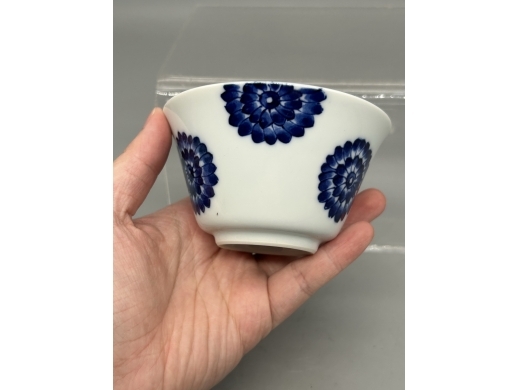 青花团菊纹茶盏