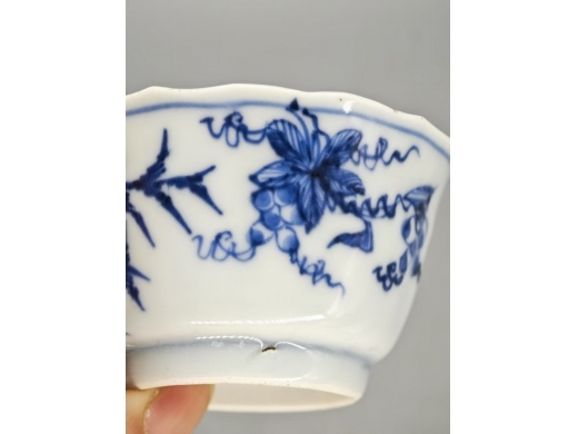 青花花卉花口杯