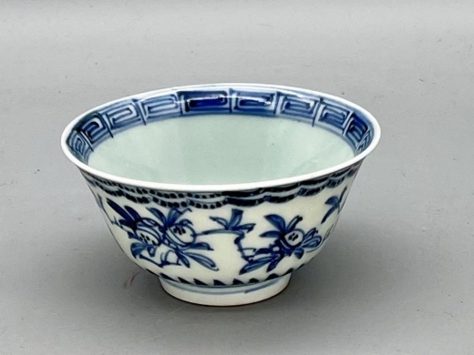青花淡描三果纹茶盏