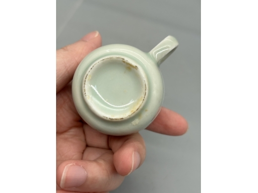 豆青釉小把杯
