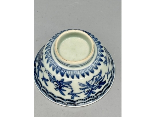 青花淡描三果纹茶盏