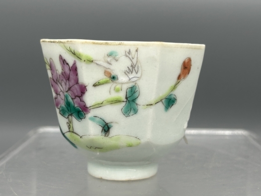粉彩花蝶纹八方茶盏