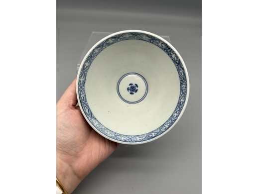 青花花蝶璎珞纹斗笠茶盏