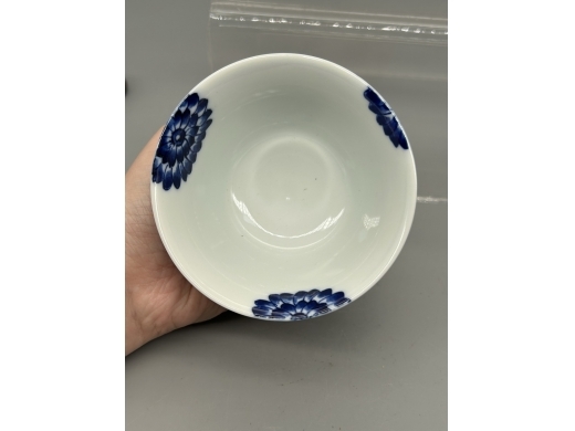 青花团菊纹茶盏