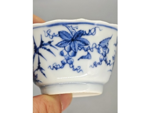 青花花卉花口杯