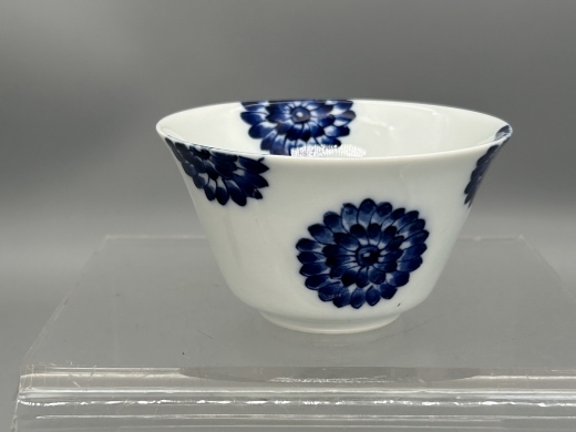 青花团菊纹茶盏