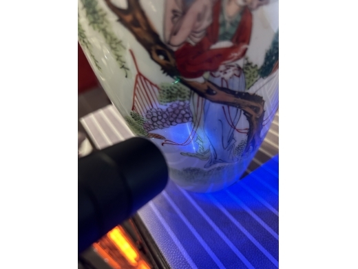粉彩侍女纹瓶