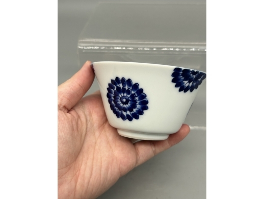 青花团菊纹茶盏