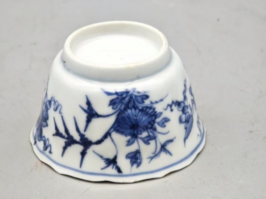 青花花卉花口杯