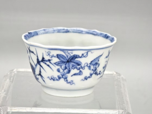 青花花卉花口杯