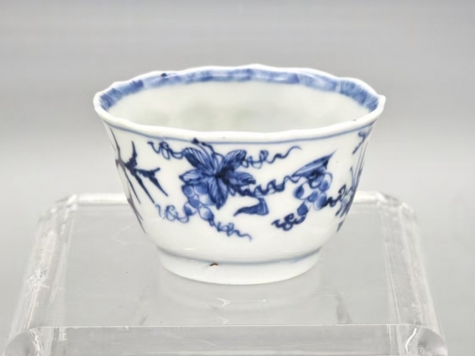 青花花卉花口杯