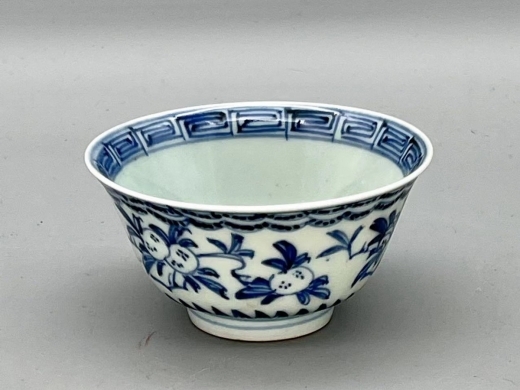 青花淡描三果纹茶盏