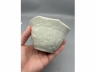 白釉模印庭院人物八方茶盏