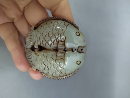 玉双鱼圆雕挂件