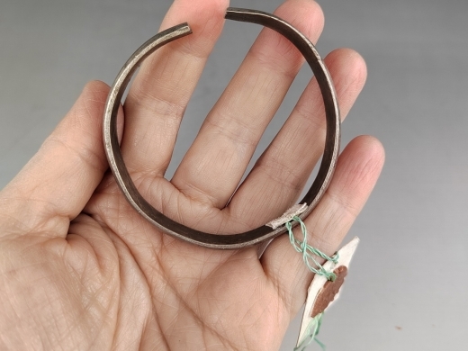 扁条刻花卉纹银手镯