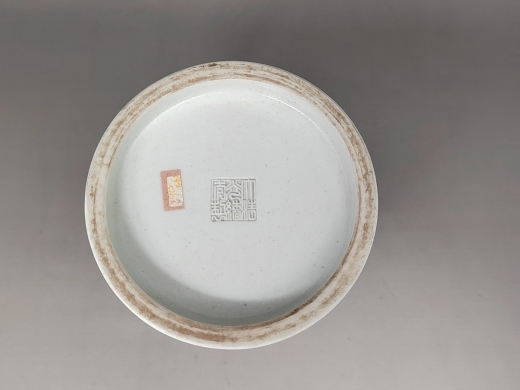 白釉雕瓷开光花鸟寿字纹笔筒