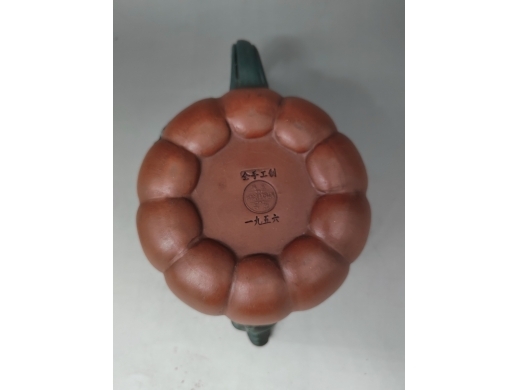紫砂瓜棱壶