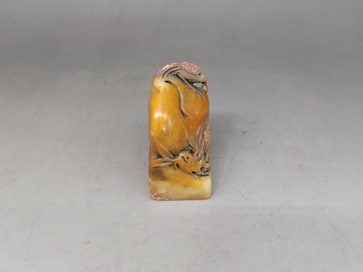 寿山石天鸡桃钮印章