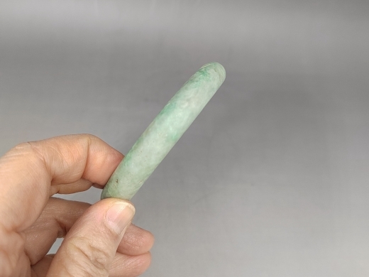 翡翠飘绿圆手镯