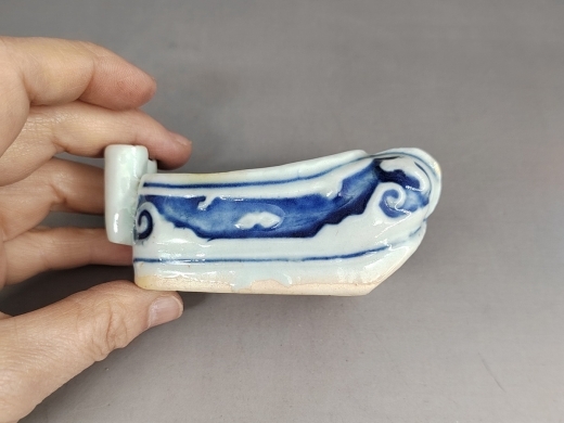 青花鞋型笔插