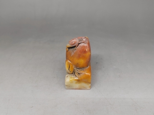 寿山石天鸡桃钮印章