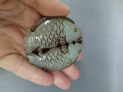 玉双鱼圆雕挂件
