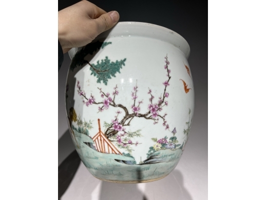 粉彩祥瑞纹卷缸