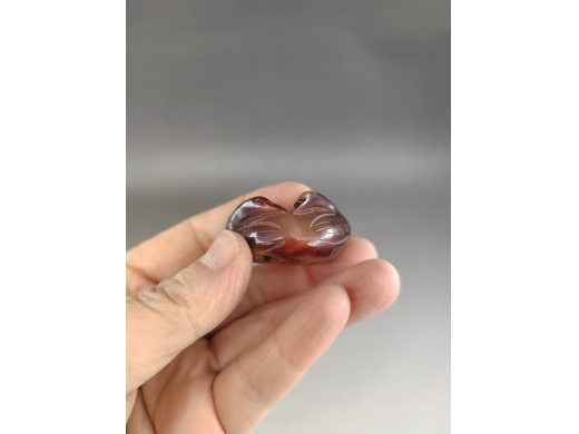 玛瑙巧雕双鹅坠