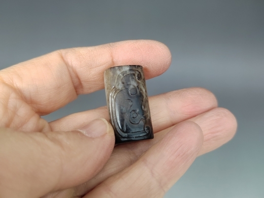 玉瑞兽纹勒子