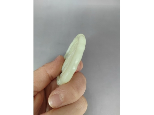 玉金蟾戏宝圆佩