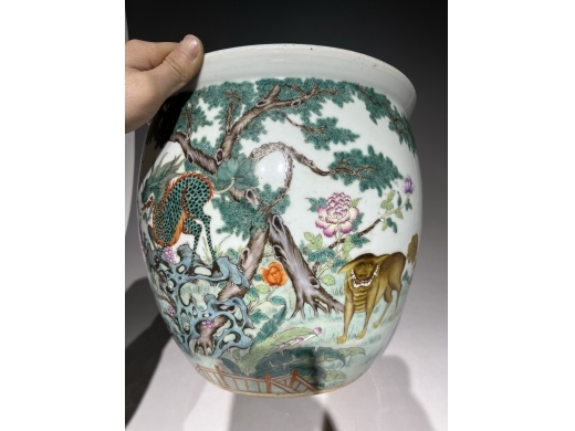 粉彩祥瑞纹卷缸