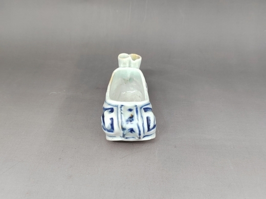 青花鞋型笔插