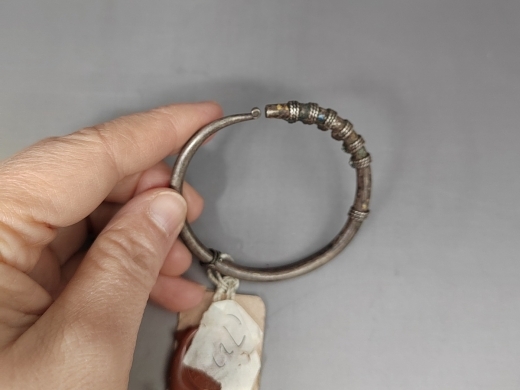 圆形银手镯