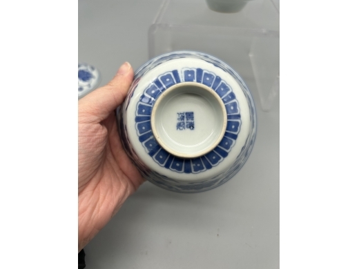 青花缠枝花盖碗