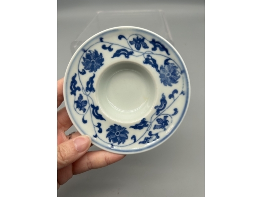 青花缠枝花盖碗