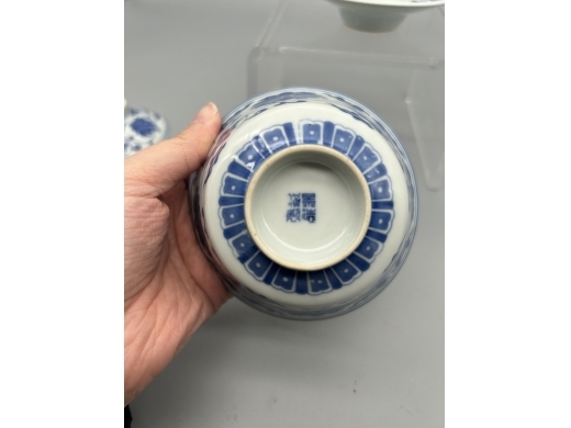 青花缠枝花盖碗