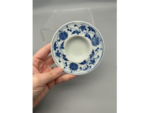 青花缠枝花盖碗